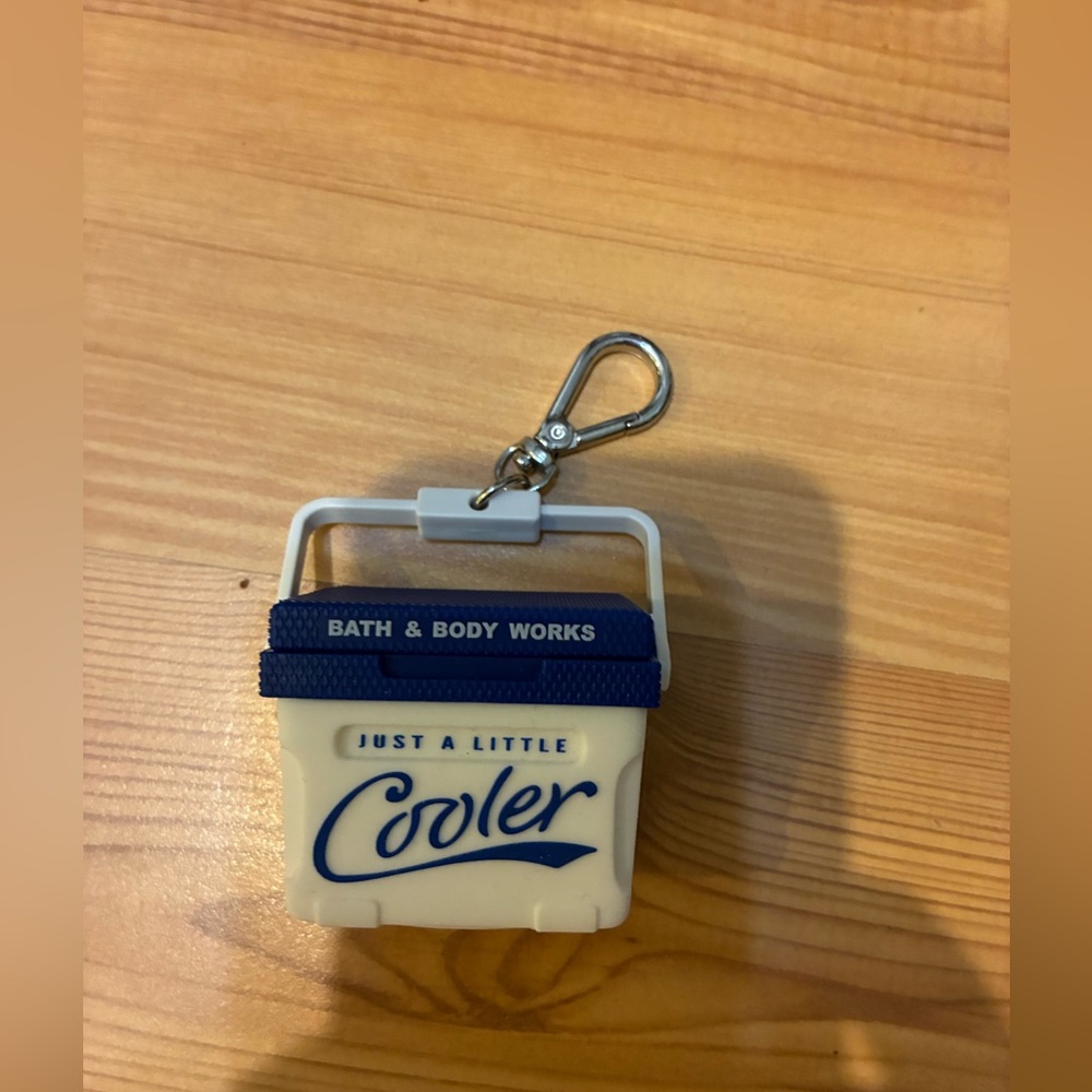 Bath & Body Works Cream & Navy 'Just A Little Cooler' Keychain Charm pocketbac